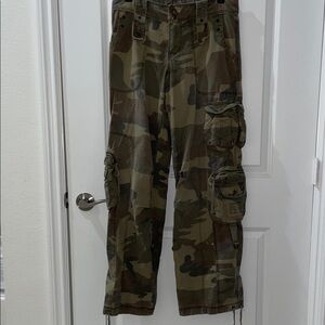 Abercrombie and Fitch Camouflage Cargo Pants size 4